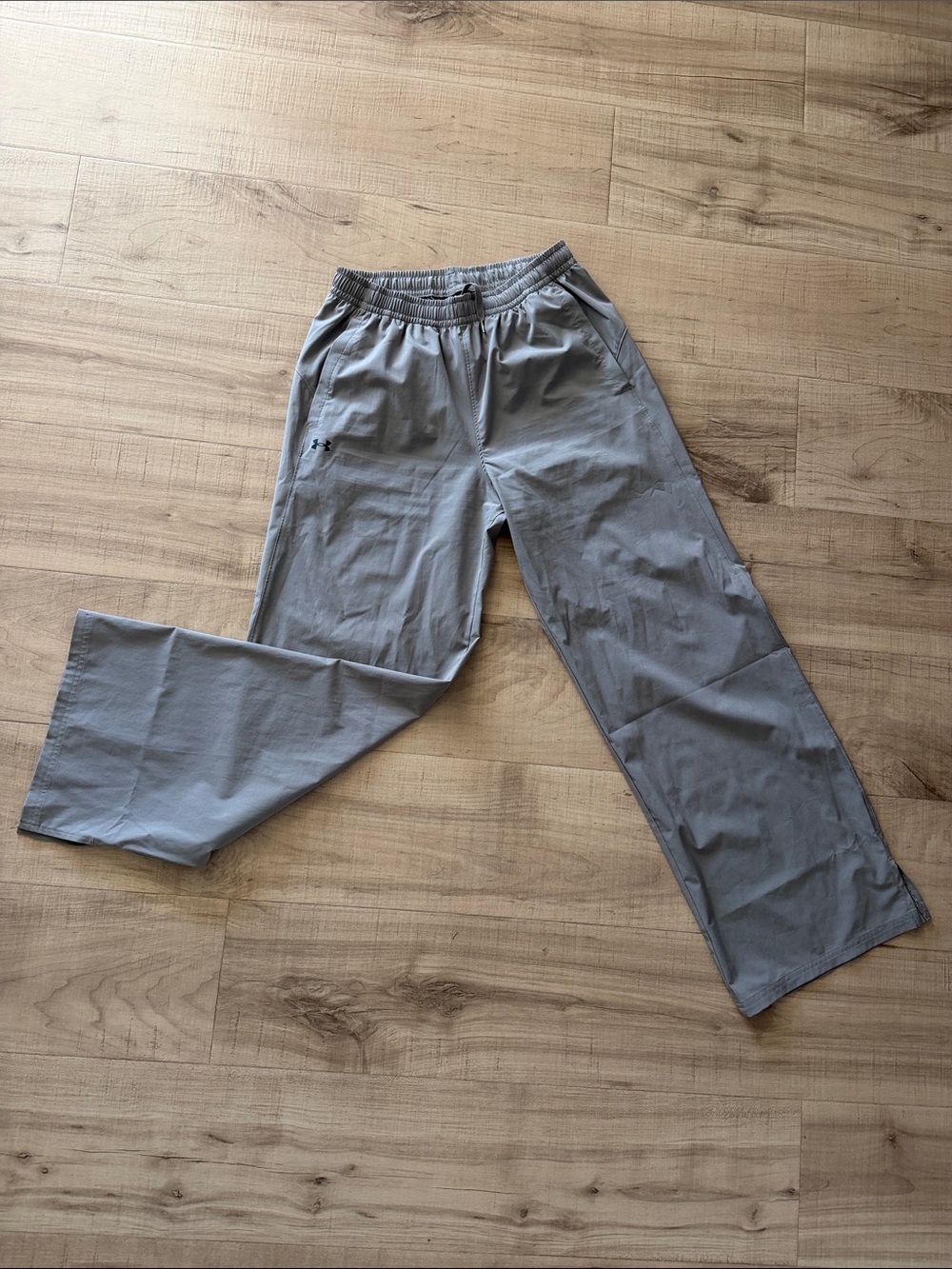 Under Armour Women’s Light Gray/khaki Athletic wide leg pants-xs
